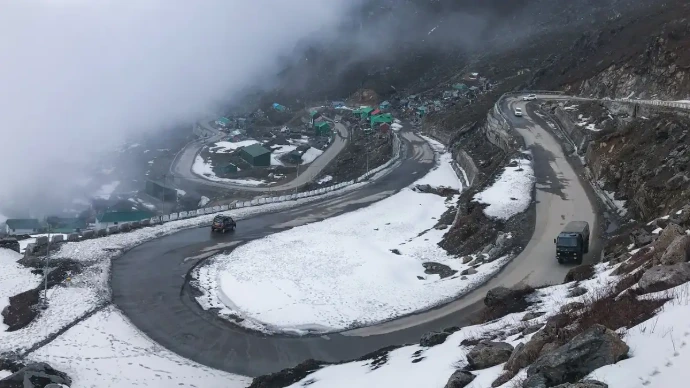 Nathula Pass Sightseeing by Darjeeling Sikkim Taxi