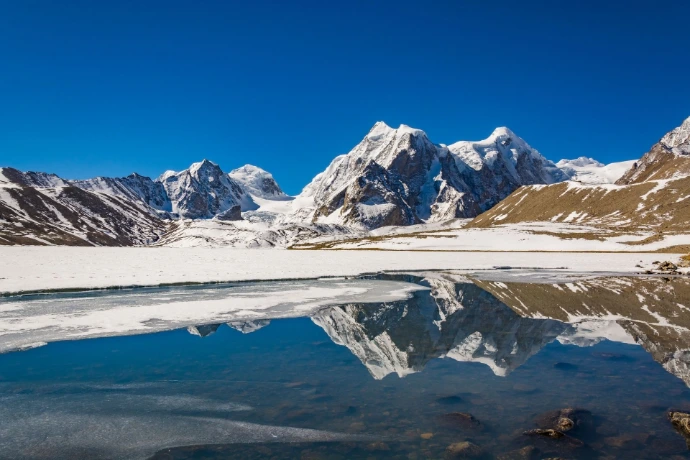 Gurudongmar Lake by Darjeeling &amp; Sikkim Taxi